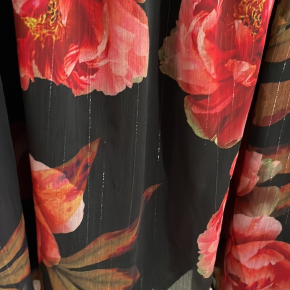 a.n.a Black And Red Floral Blouse, Size Small - Picture 4 of 7